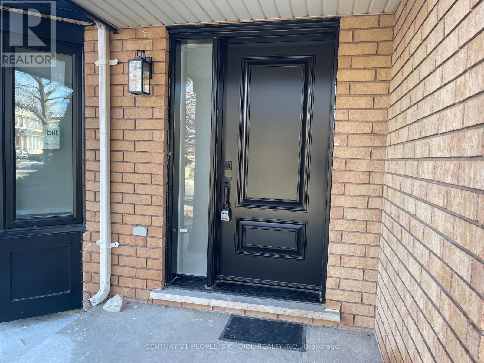 Main - 33 Springhurst Avenue, Brampton, Ontario  L7A 1P6 - Photo 3 - W12772008