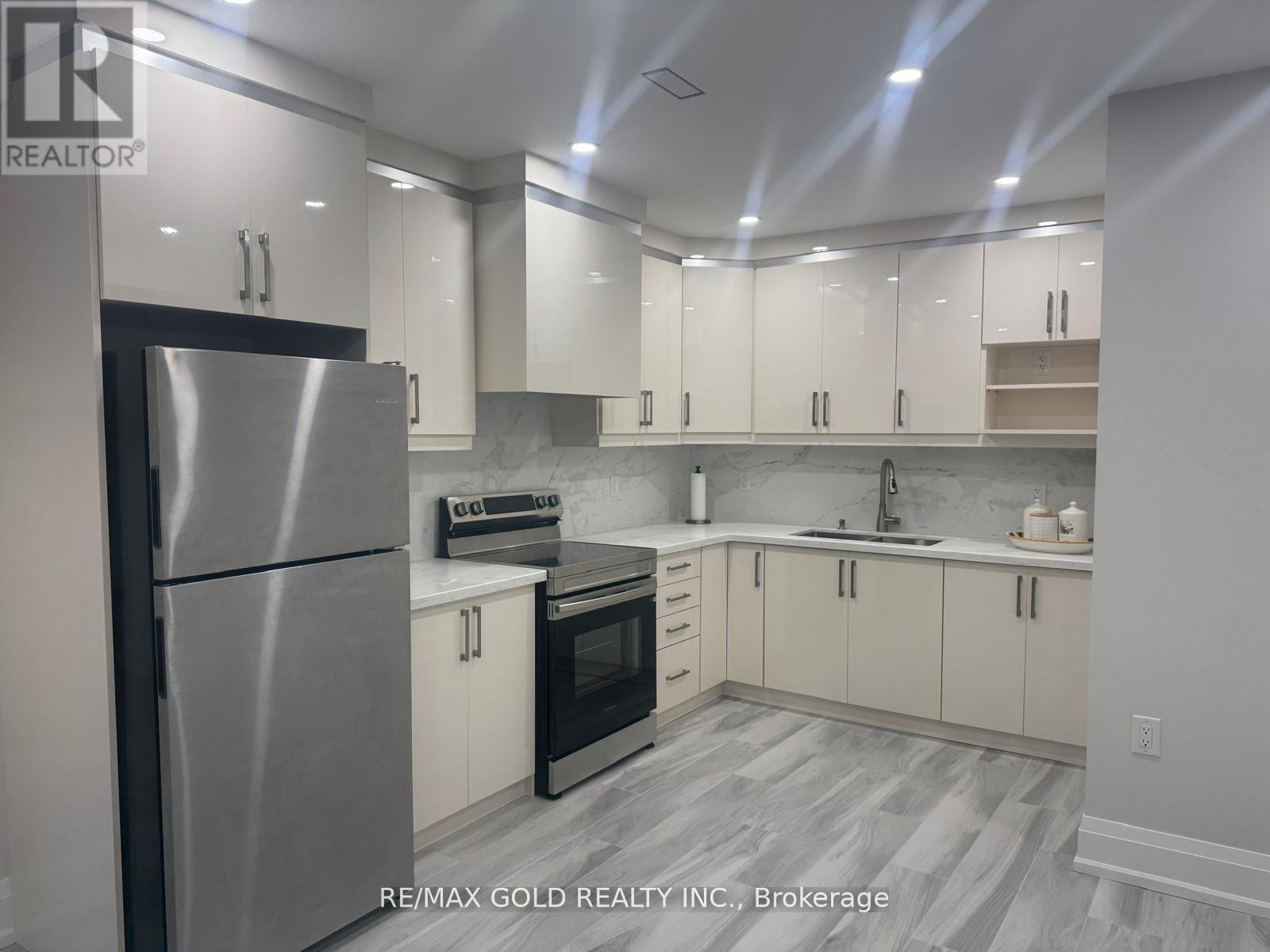 18 OBSERVATORY CRESCENT, Brampton, Ontario