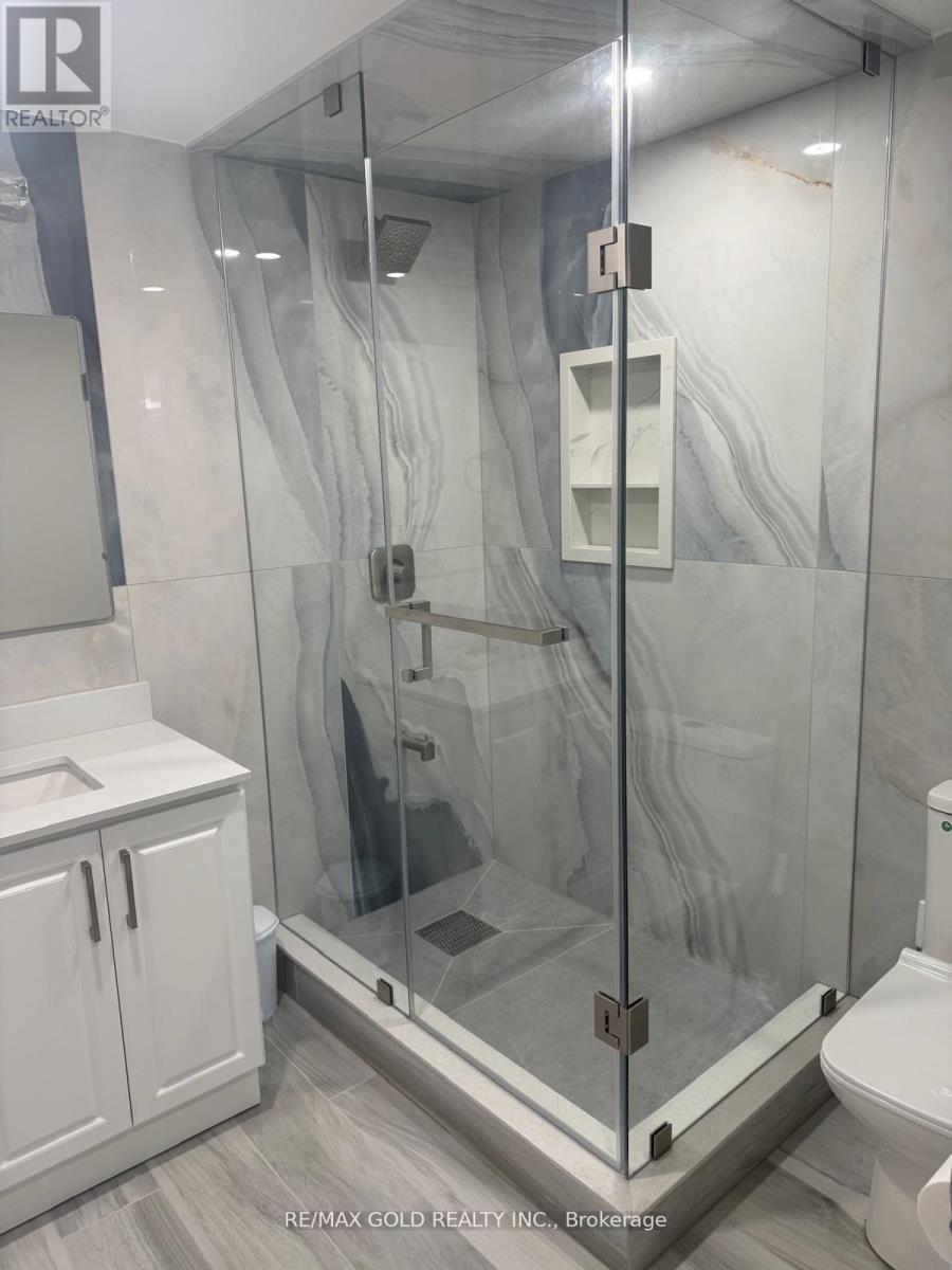 18 Observatory Crescent, Brampton, Ontario  L6P 4H9 - Photo 5 - W12772020