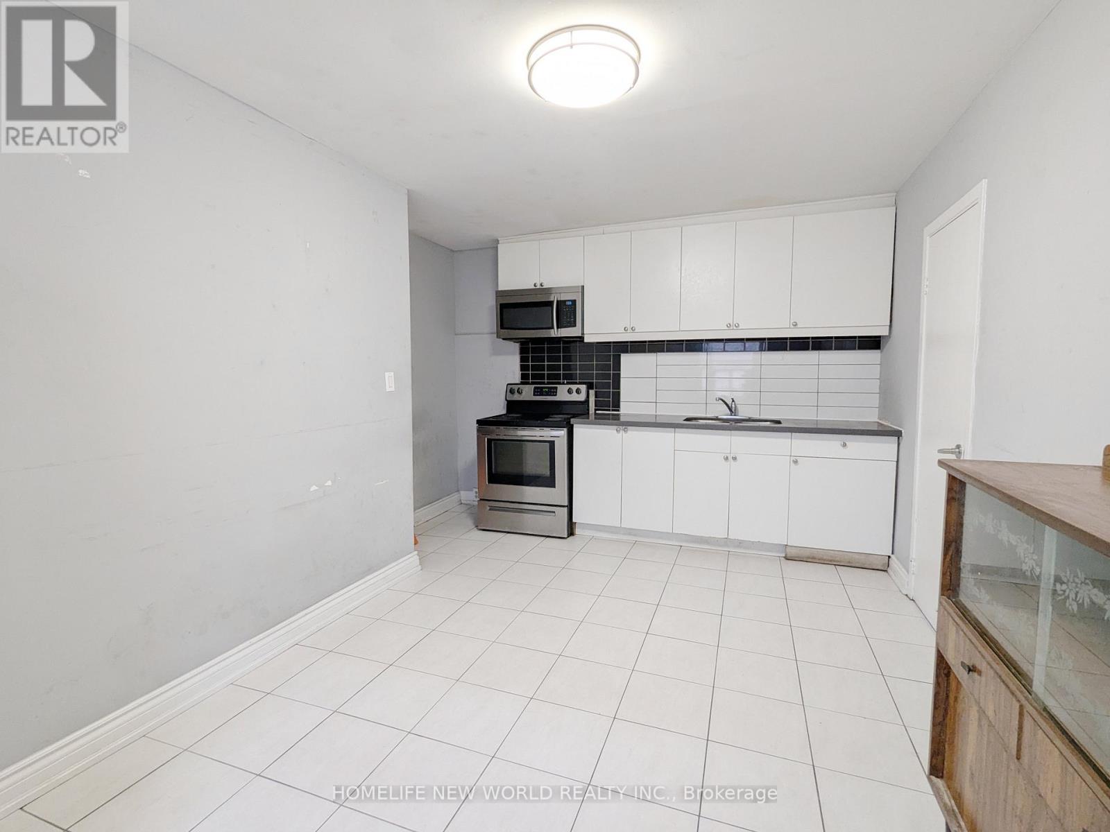 Main - 2 Thornton Avenue, Toronto, Ontario  M6E 2C9 - Photo 2 - W12772062