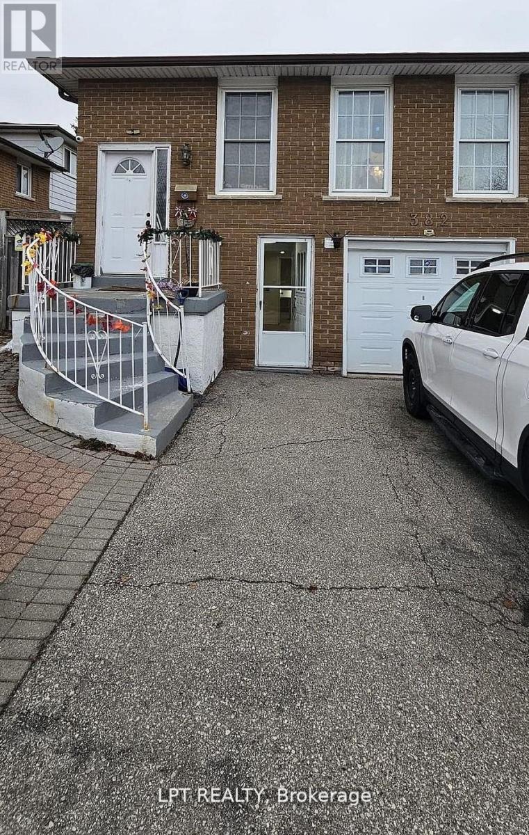 382 PINEMEADOW AVENUE, Mississauga, Ontario