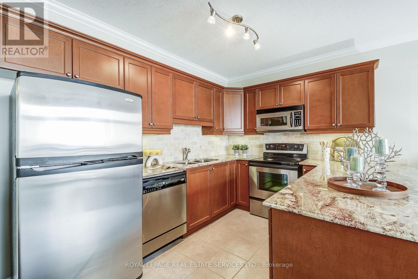 713 - 1998 Ironstone Drive, Burlington, Ontario  L7L 7P7 - Photo 11 - W12772110