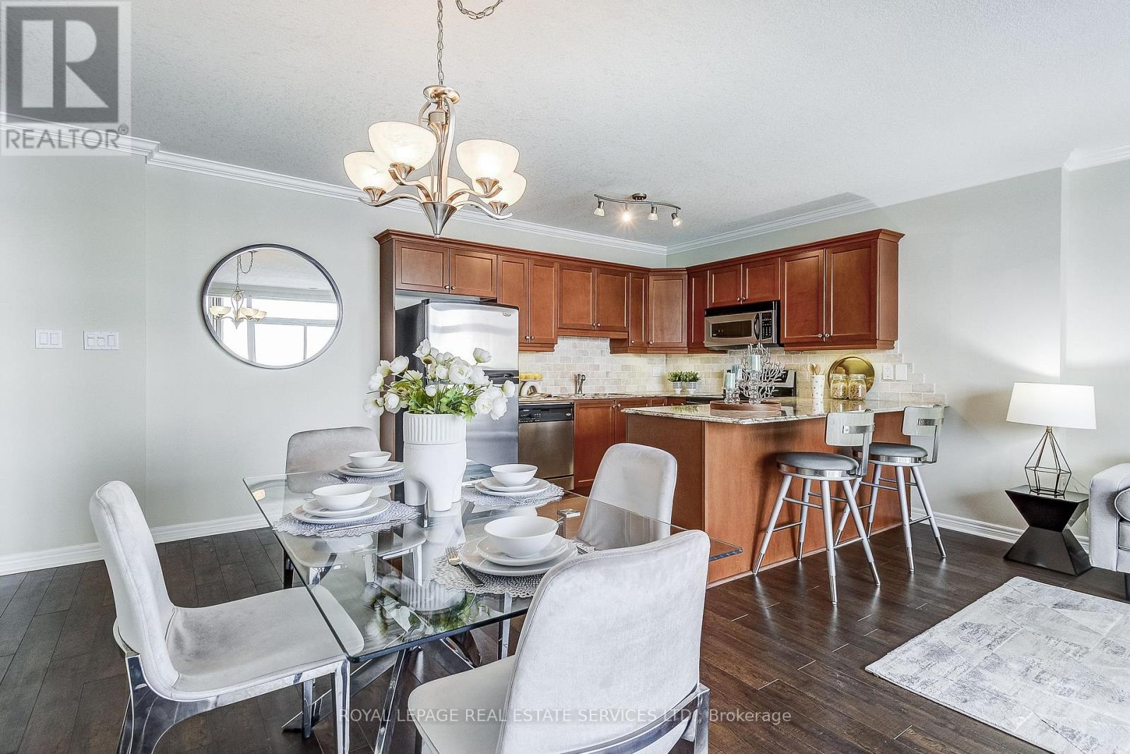 713 - 1998 Ironstone Drive, Burlington, Ontario  L7L 7P7 - Photo 7 - W12772110