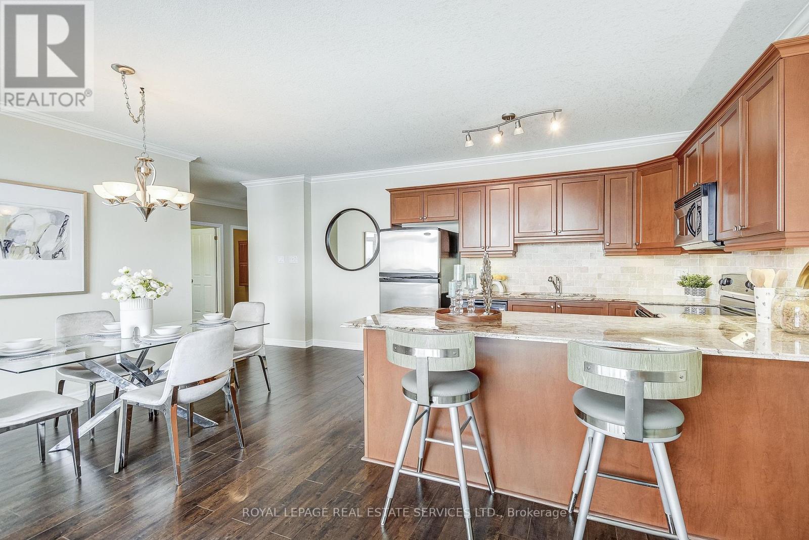 713 - 1998 Ironstone Drive, Burlington, Ontario  L7L 7P7 - Photo 9 - W12772110