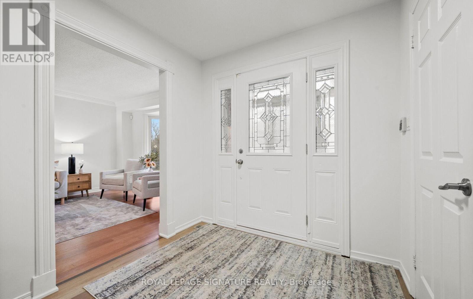 2035 Folkway Drive, Mississauga, Ontario  L5L 3G3 - Photo 4 - W12772112