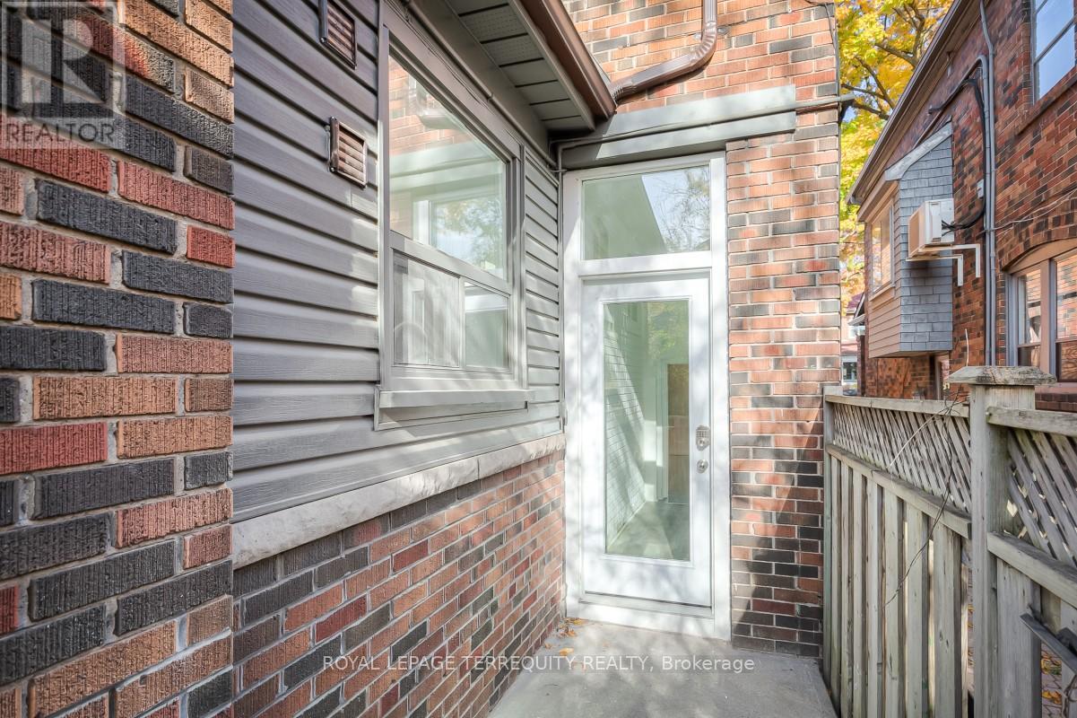 5 - 135 Jane Street, Toronto, Ontario  M6S 3Y7 - Photo 3 - W12772140