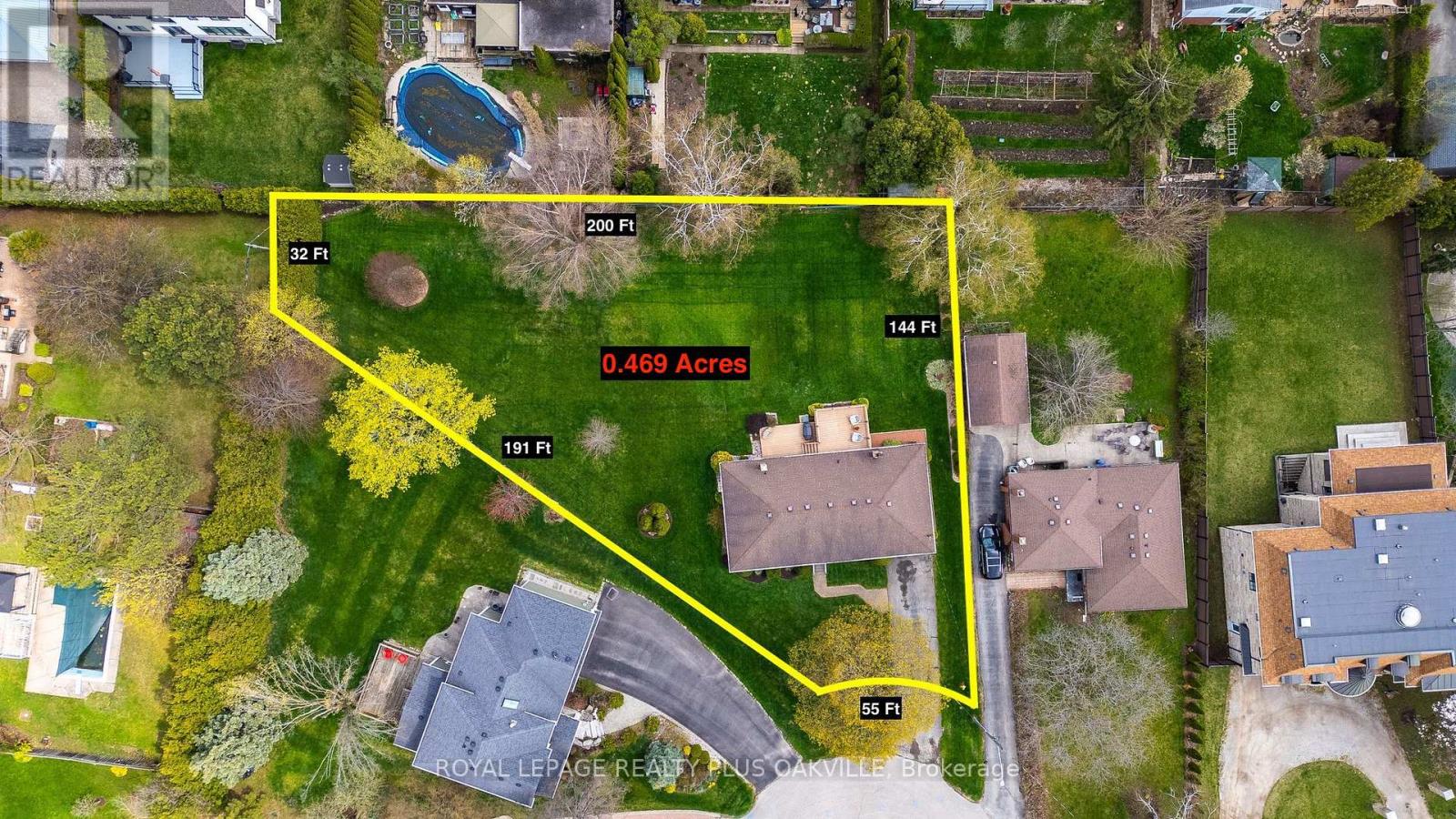 2030 Vickery Drive, Oakville, Ontario  L6L 2J1 - Photo 1 - W12772172