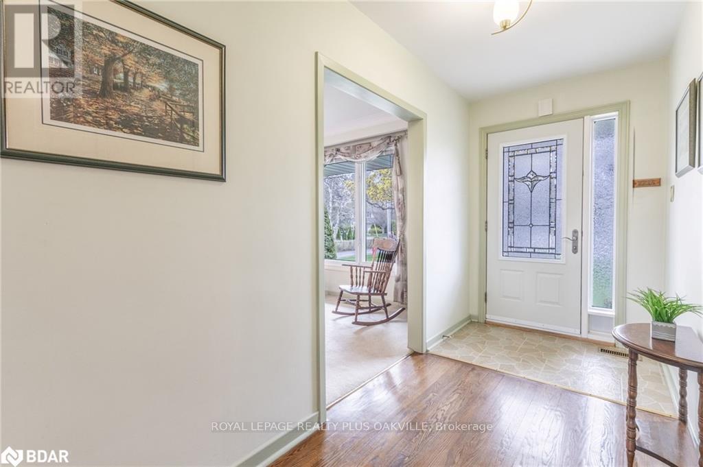 2030 Vickery Drive, Oakville, Ontario  L6L 2J1 - Photo 22 - W12772172