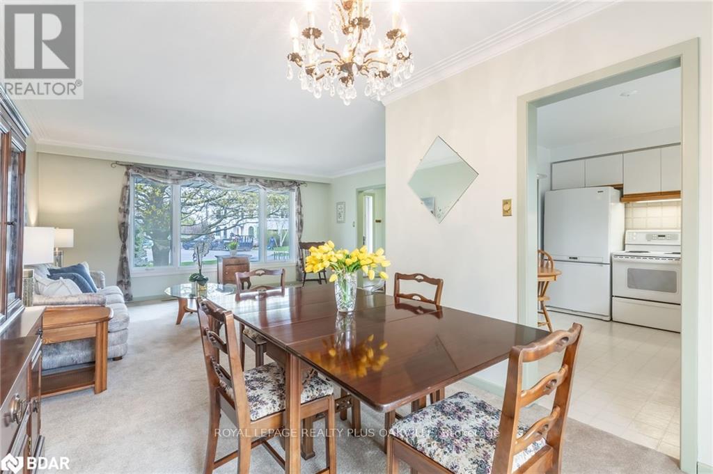 2030 Vickery Drive, Oakville, Ontario  L6L 2J1 - Photo 29 - W12772172