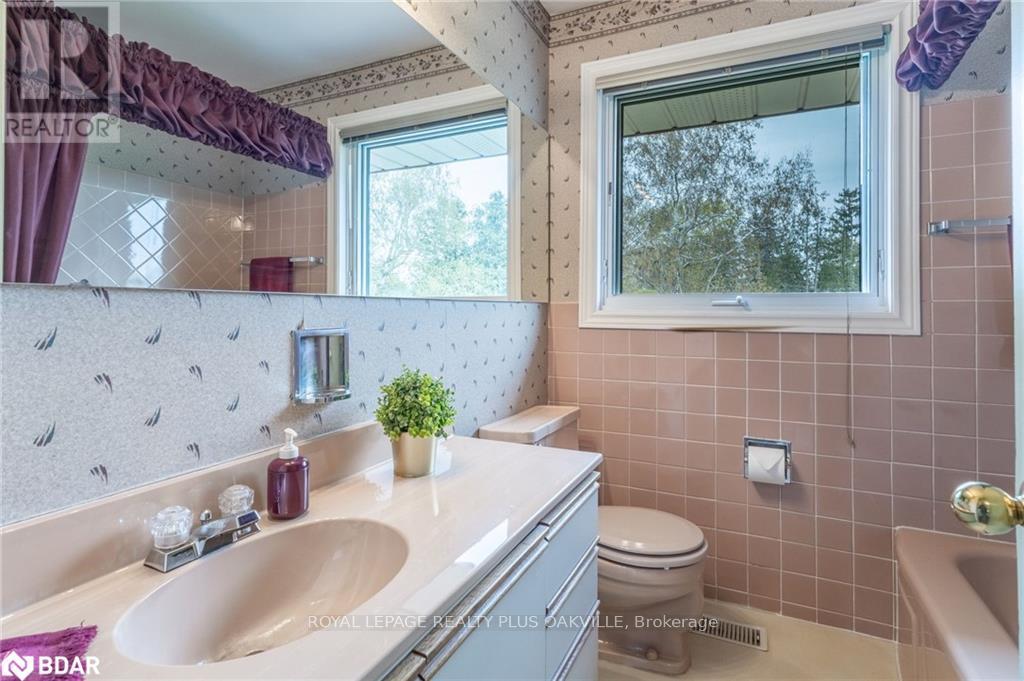 2030 Vickery Drive, Oakville, Ontario  L6L 2J1 - Photo 35 - W12772172