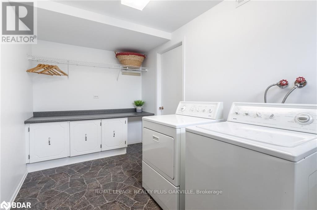 2030 Vickery Drive, Oakville, Ontario  L6L 2J1 - Photo 42 - W12772172