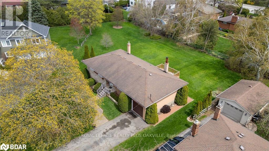 2030 Vickery Drive, Oakville, Ontario  L6L 2J1 - Photo 7 - W12772172