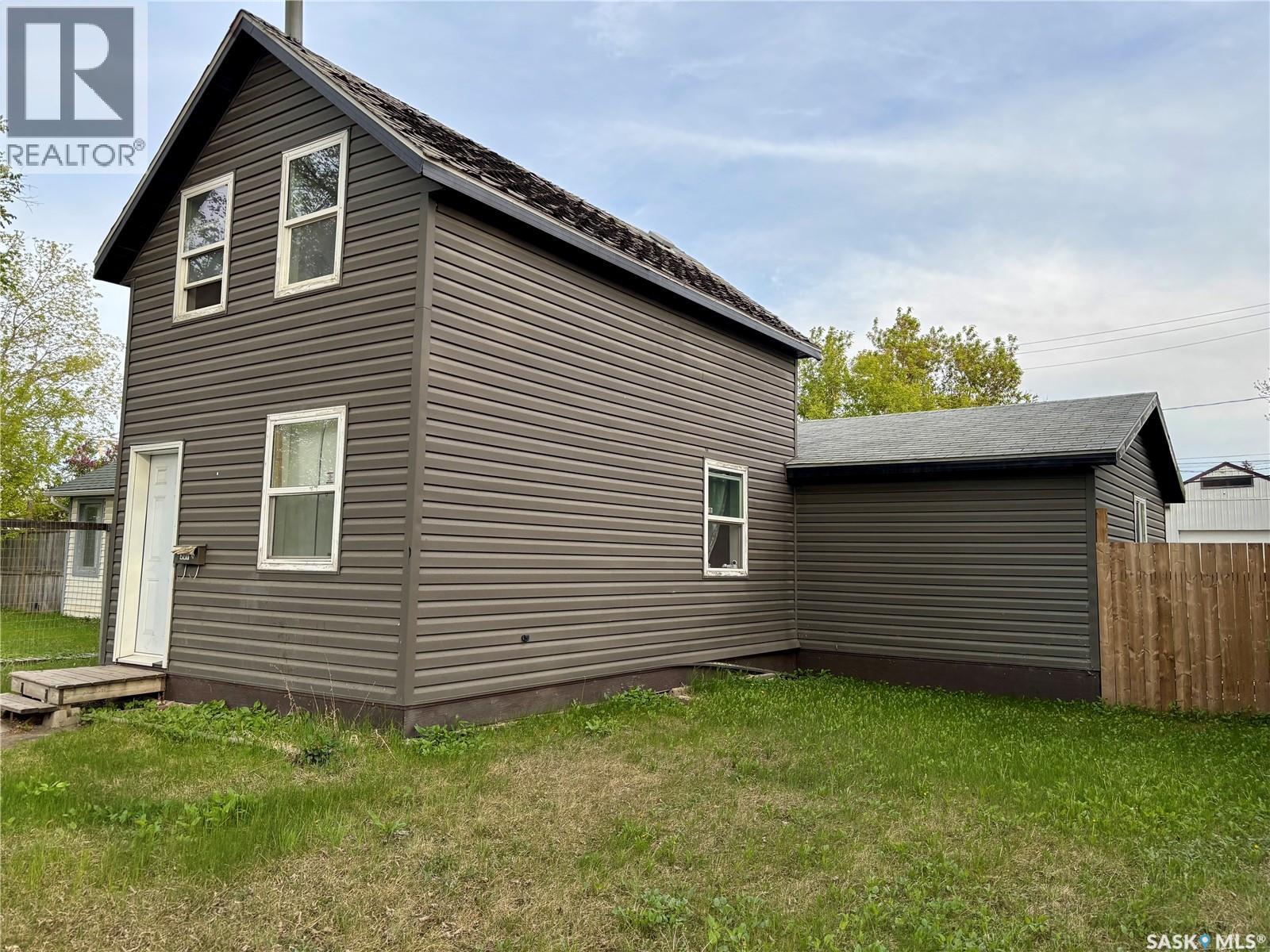 307 15th Street W, Prince Albert, Saskatchewan  S6V 3R1 - Photo 2 - SK028217