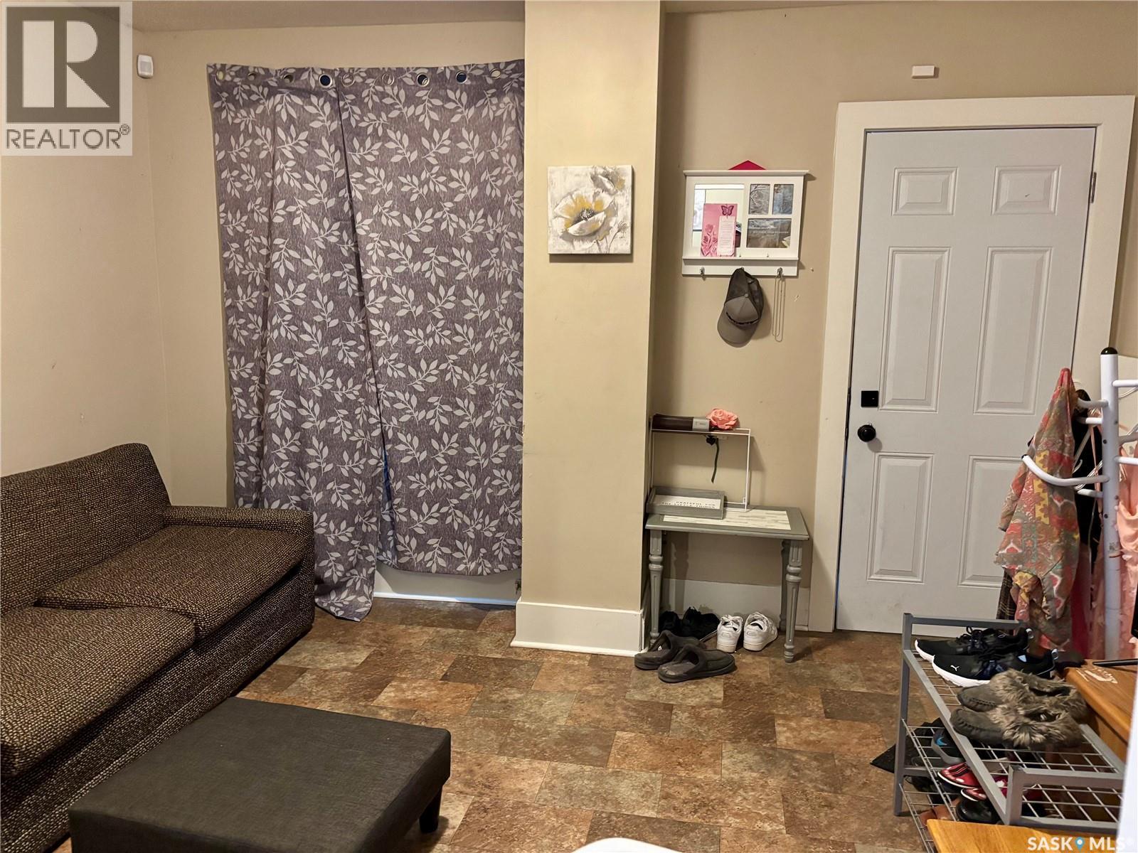 307 15th Street W, Prince Albert, Saskatchewan  S6V 3R1 - Photo 4 - SK028217