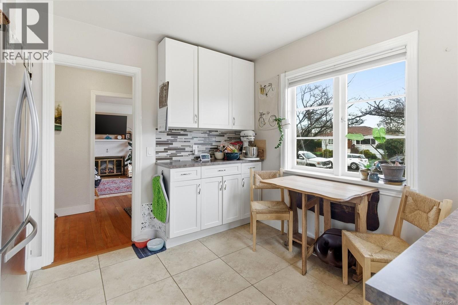 1707 Albert Ave, Victoria, British Columbia  V8R 1Y9 - Photo 8 - 1025498