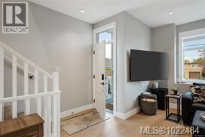 3 10480 Resthaven Dr, Sidney, British Columbia  V8L 3H7 - Photo 2 - 1022484