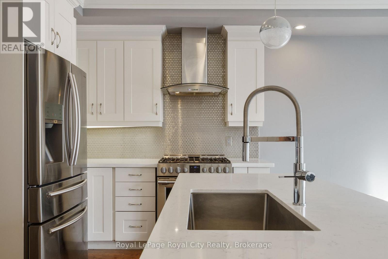 216 Rebecca Street, Oakville, Ontario  L6K 1J9 - Photo 11 - W12772256