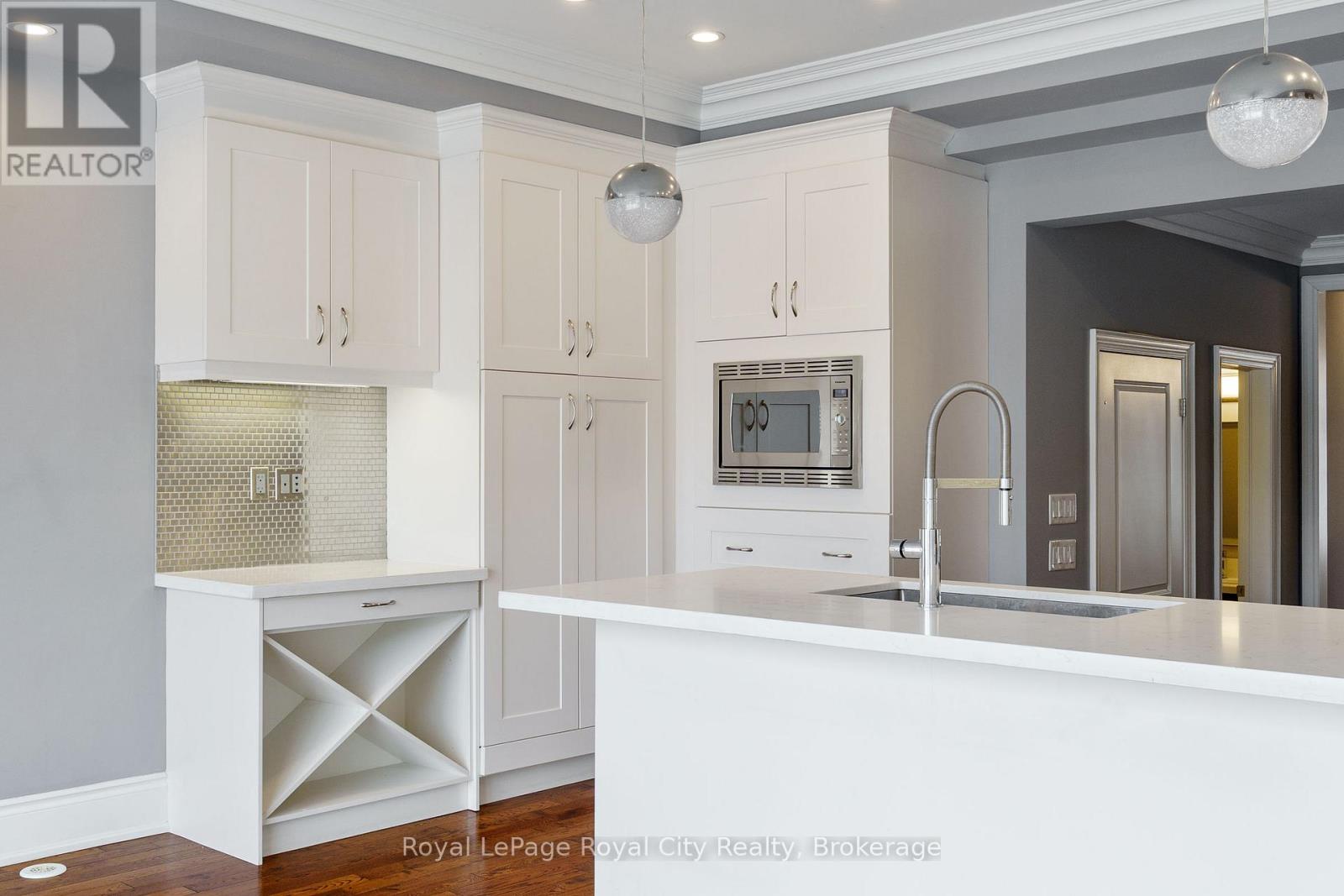 216 Rebecca Street, Oakville, Ontario  L6K 1J9 - Photo 13 - W12772256