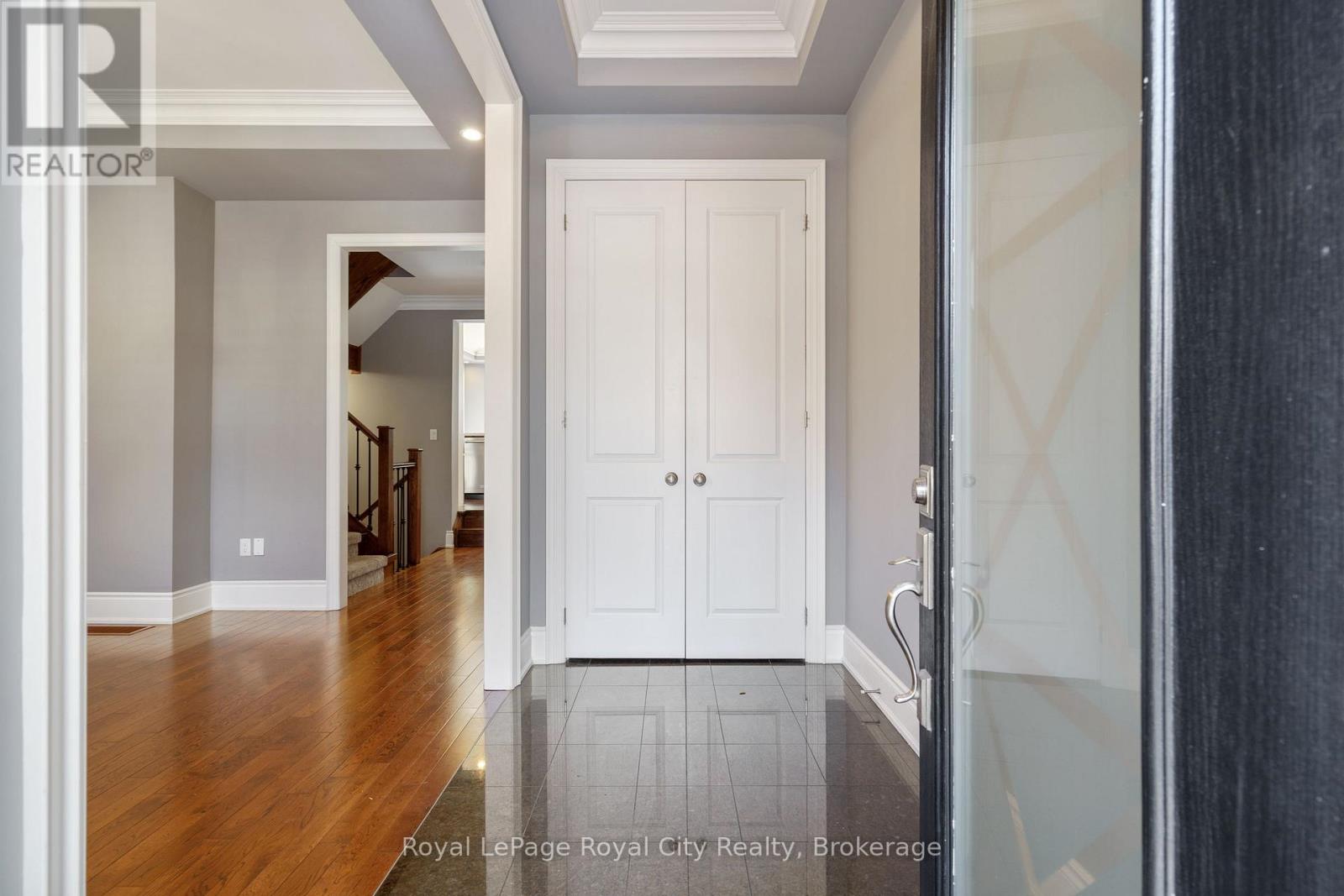 216 Rebecca Street, Oakville, Ontario  L6K 1J9 - Photo 4 - W12772256