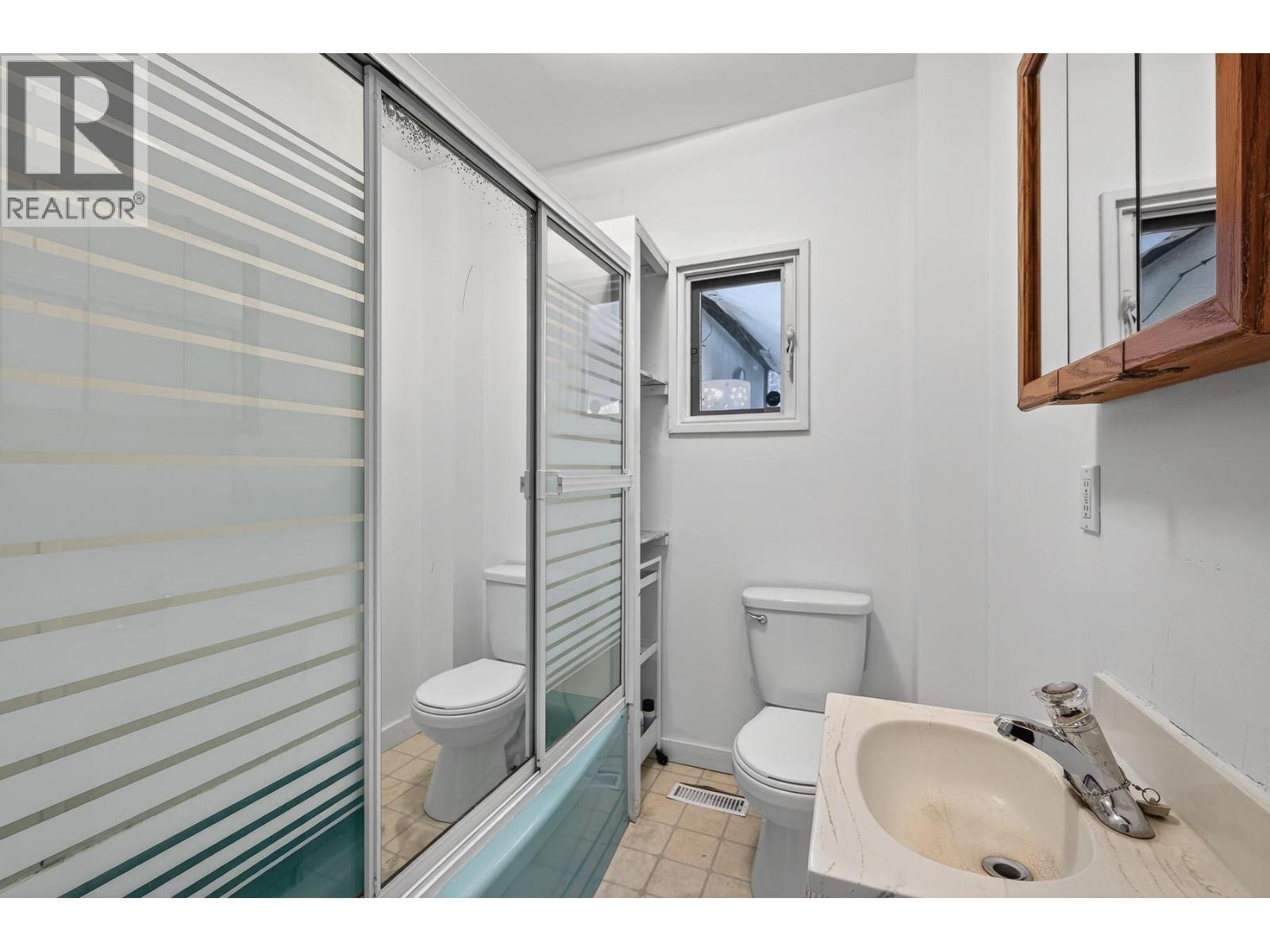 2004 33 Street, Vernon, British Columbia  V1T 5R6 - Photo 11 - 10374913