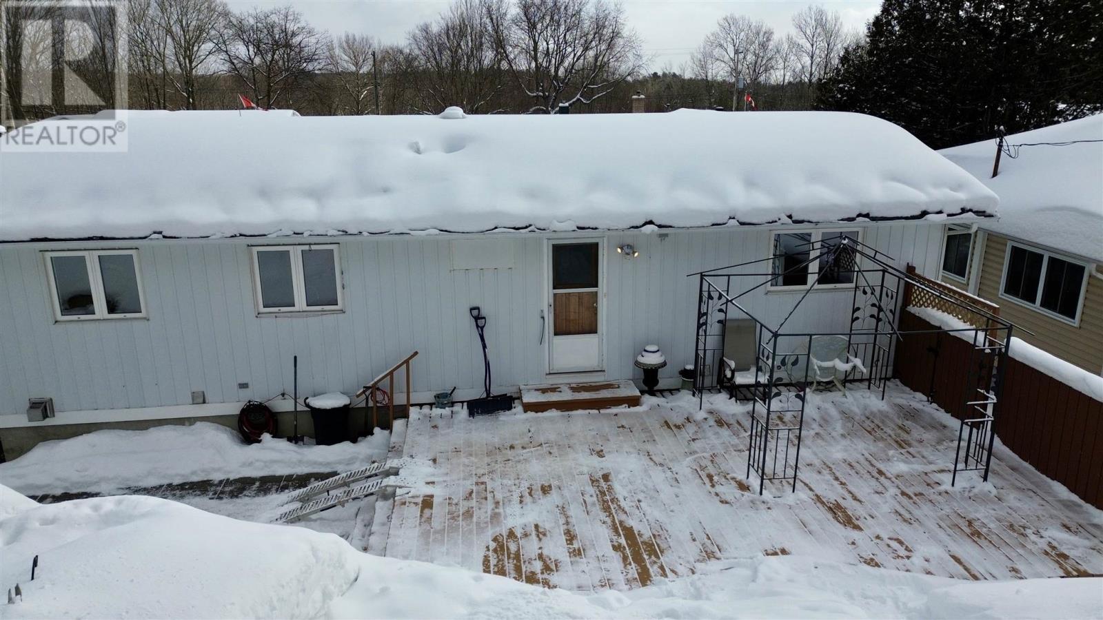 30 Axmith Ave, Elliot Lake, Ontario  P5A 1B7 - Photo 9 - SM260186