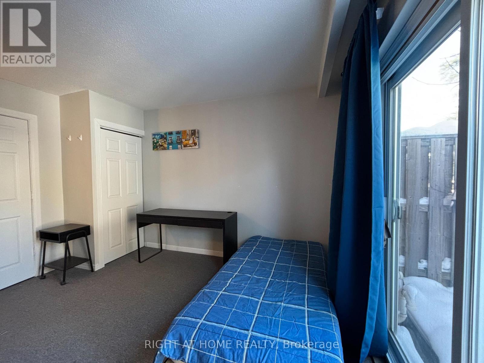 266 Westcourt Place, Waterloo, Ontario  N2L 2R7 - Photo 12 - X12760314