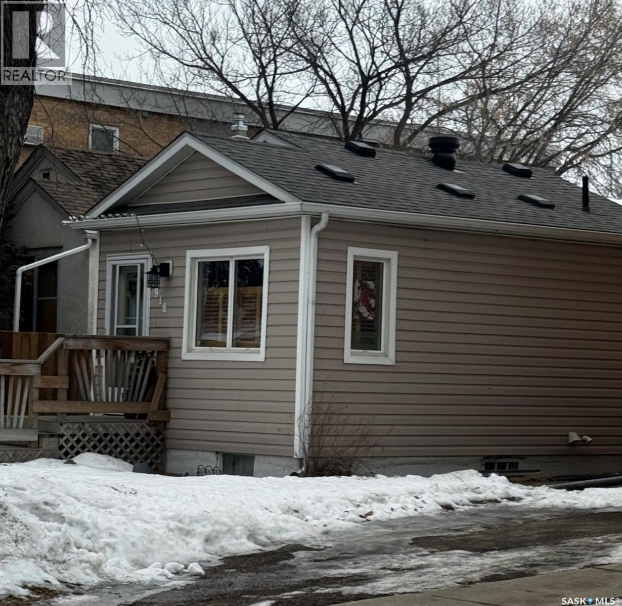 916 4th Avenue N, Saskatoon, Saskatchewan  S7K 2N6 - Photo 2 - SK028216