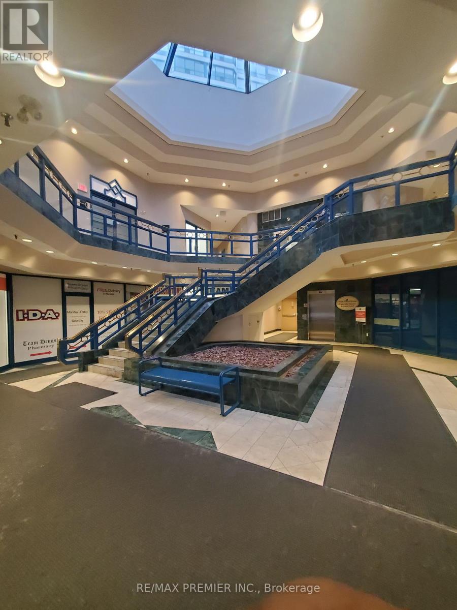 215 - 7330 Yonge Street, Vaughan, Ontario  L4J 7Y7 - Photo 3 - N12772222