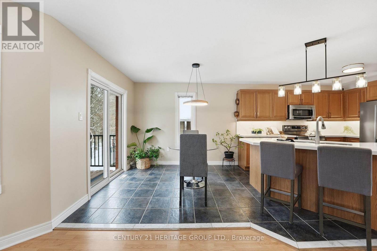 9 Sutherland Avenue, Bradford West Gwillimbury, Ontario  L3Z 3H9 - Photo 12 - N12772262