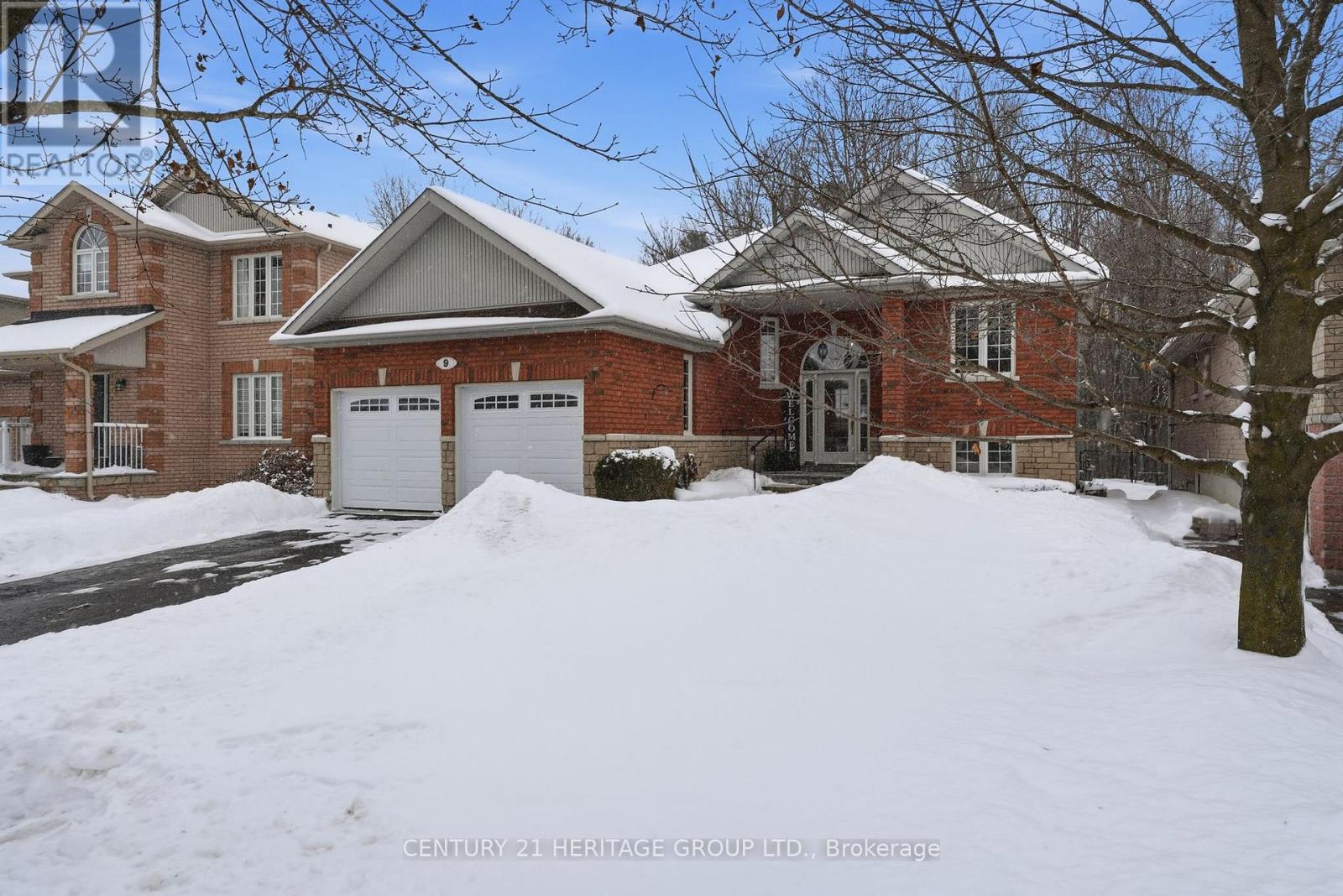 9 Sutherland Avenue, Bradford West Gwillimbury, Ontario  L3Z 3H9 - Photo 2 - N12772262