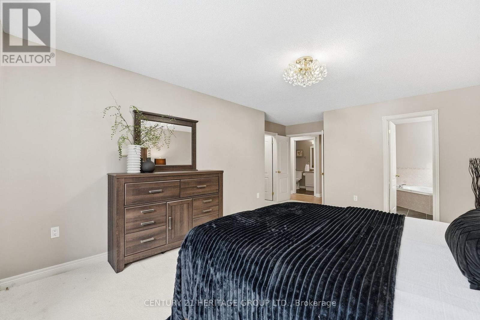 9 Sutherland Avenue, Bradford West Gwillimbury, Ontario  L3Z 3H9 - Photo 22 - N12772262