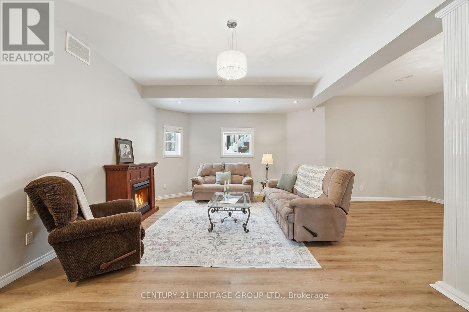 9 Sutherland Avenue, Bradford West Gwillimbury, Ontario  L3Z 3H9 - Photo 28 - N12772262