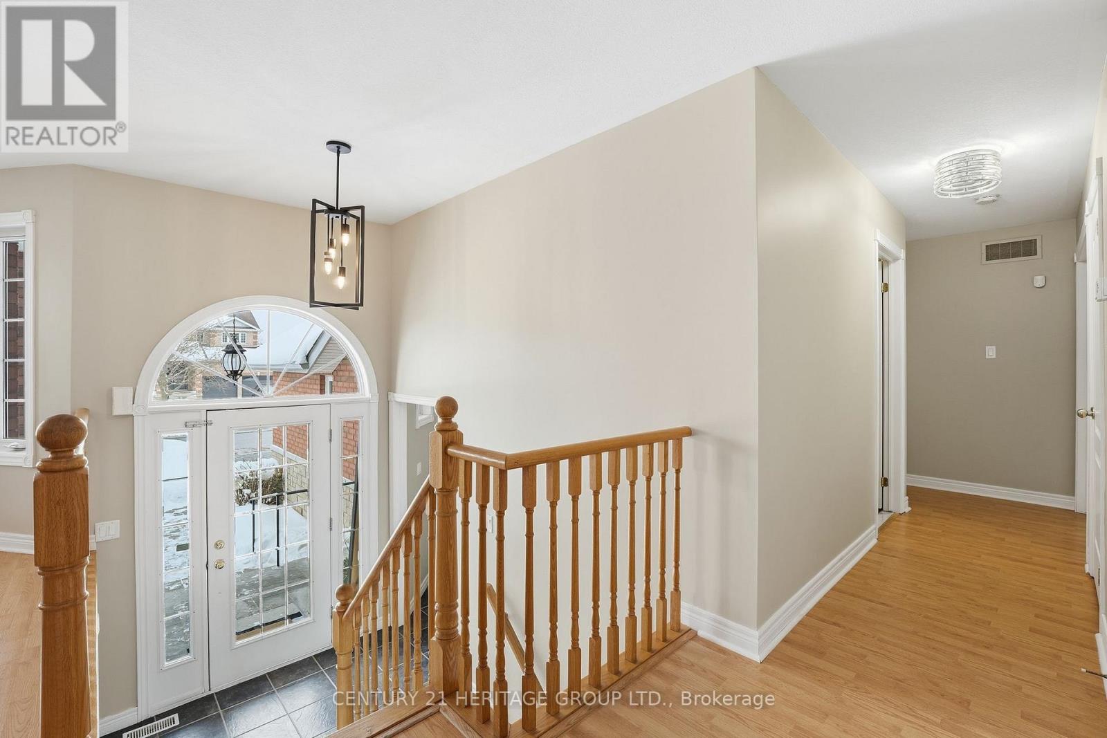 9 Sutherland Avenue, Bradford West Gwillimbury, Ontario  L3Z 3H9 - Photo 3 - N12772262