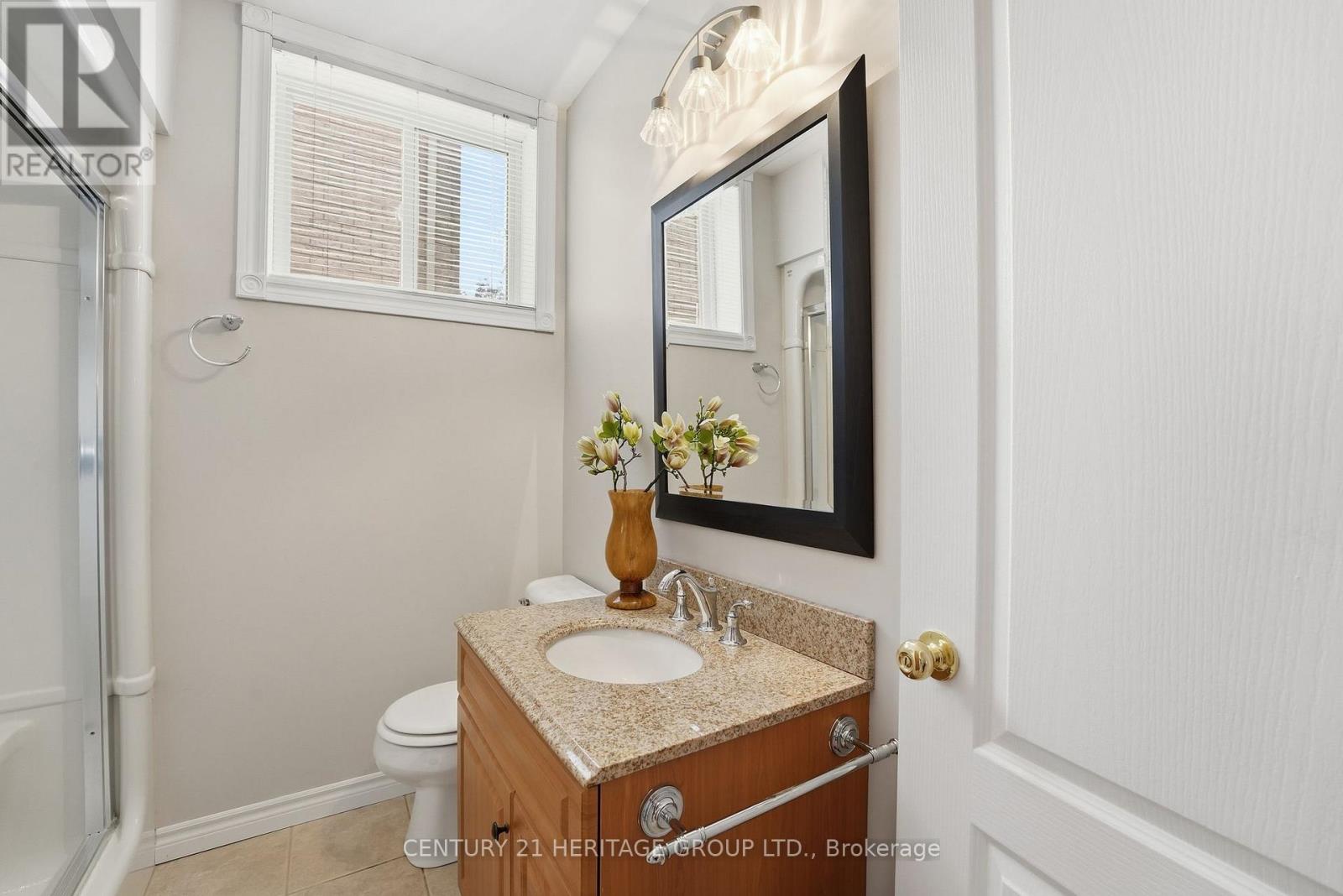 9 Sutherland Avenue, Bradford West Gwillimbury, Ontario  L3Z 3H9 - Photo 32 - N12772262