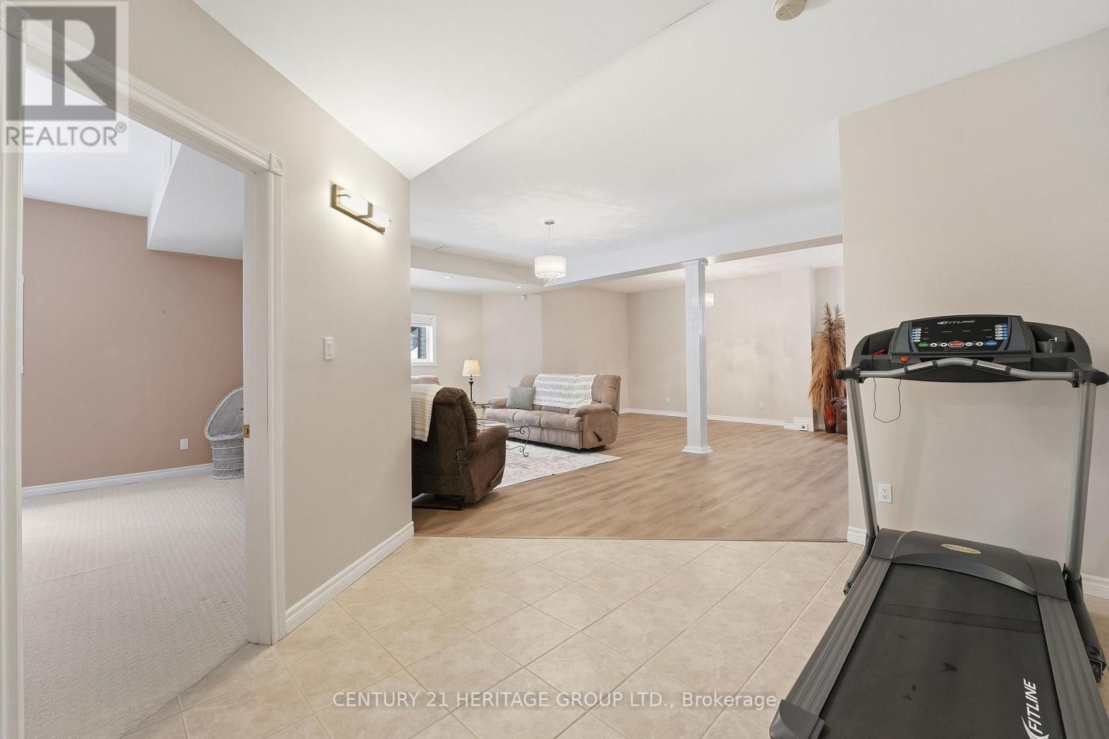 9 Sutherland Avenue, Bradford West Gwillimbury, Ontario  L3Z 3H9 - Photo 33 - N12772262