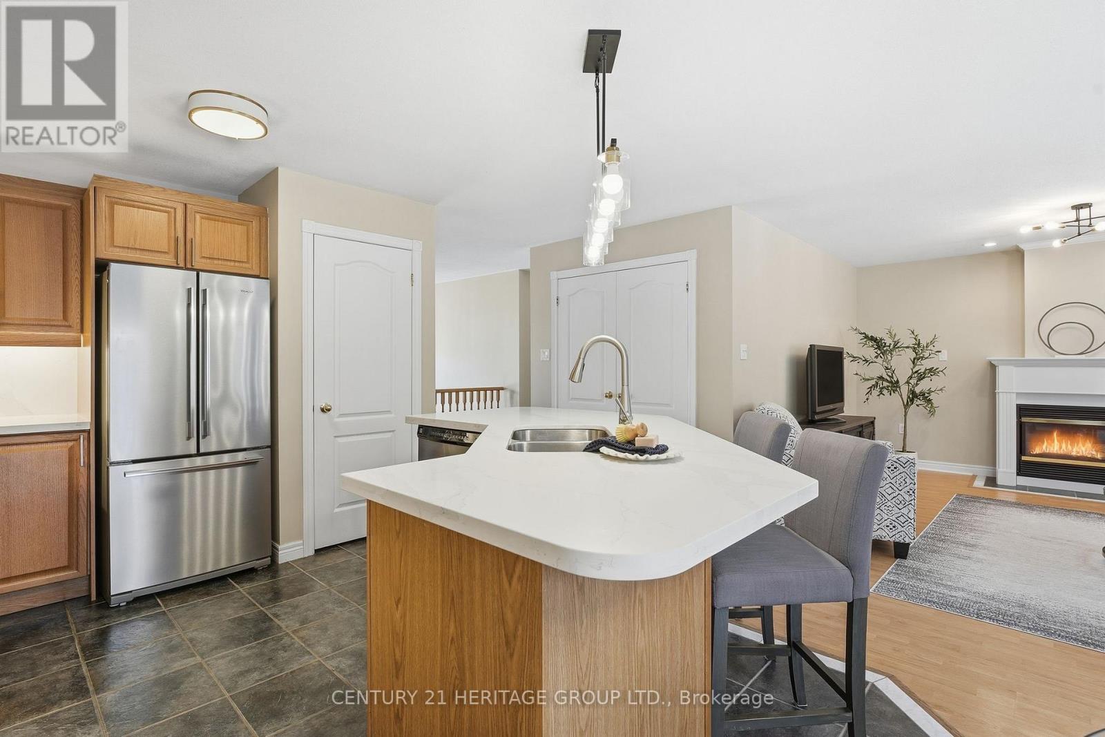 9 Sutherland Avenue, Bradford West Gwillimbury, Ontario  L3Z 3H9 - Photo 9 - N12772262