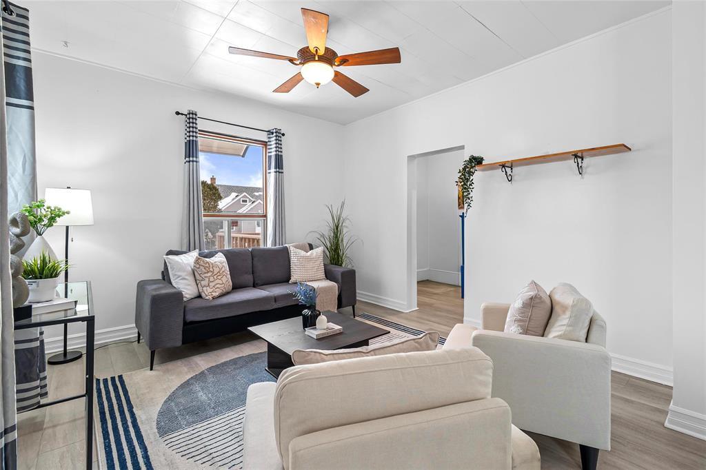 222 Martin Avenue W, Winnipeg, Manitoba  R2L 0B6 - Photo 4 - 202602338