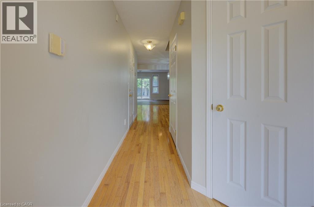 636 Inglis Falls Place, Waterloo, Ontario  N2V 2L4 - Photo 4 - 40803940