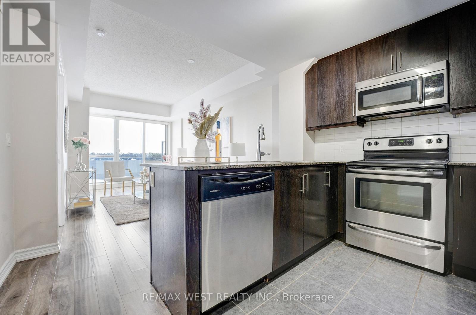 627 - 15 James Finlay Way, Toronto, Ontario  M3M 0B3 - Photo 6 - W12772228