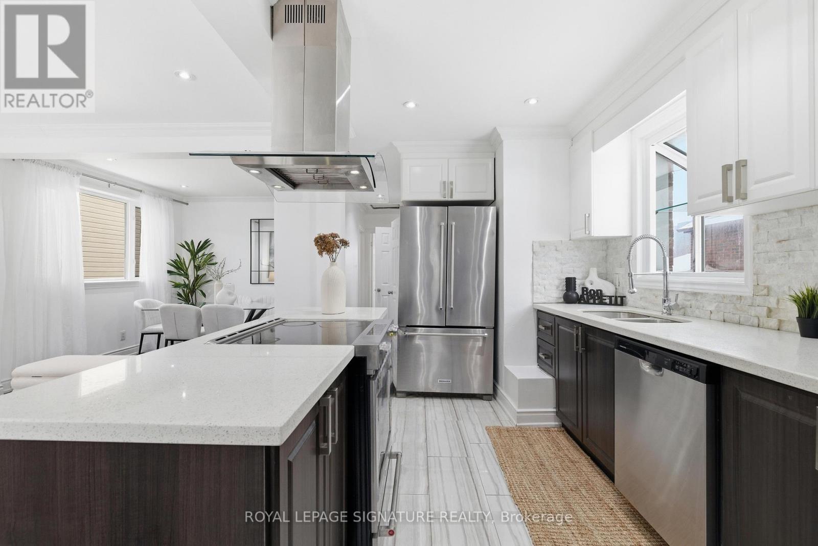 26 Guest Street, Brampton, Ontario  L6W 1T8 - Photo 3 - W12772258