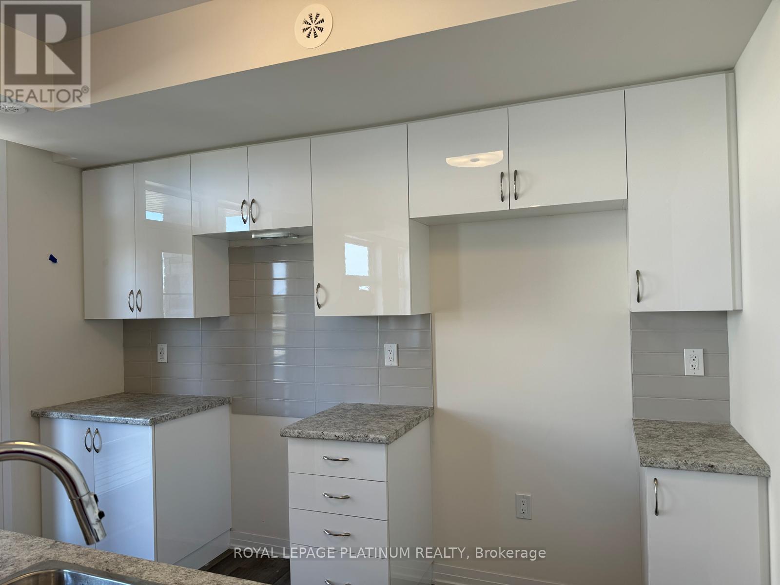 3 - 15 Fieldridge Crescent, Brampton, Ontario  L6R 0A7 - Photo 4 - W12772312