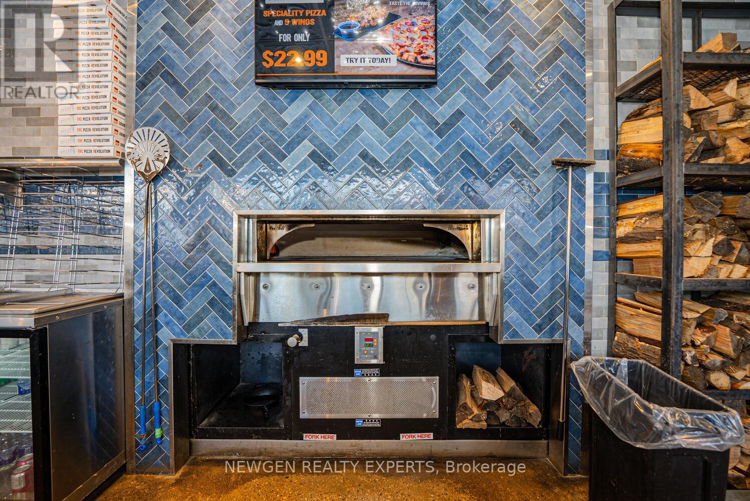 230 Lakeshore Road E, Mississauga, Ontario  L5G 1G7 - Photo 22 - W12772316