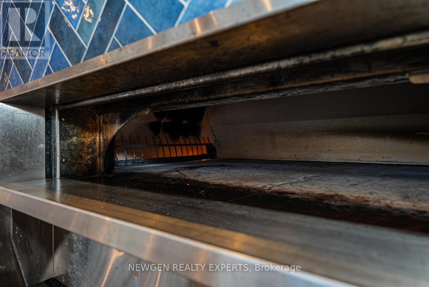 230 Lakeshore Road E, Mississauga, Ontario  L5G 1G7 - Photo 23 - W12772316