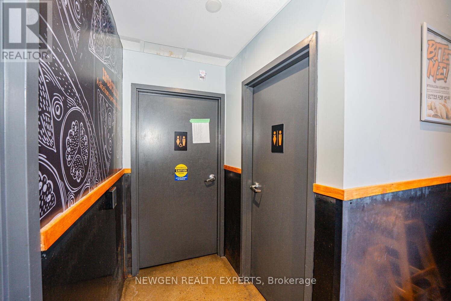 230 Lakeshore Road E, Mississauga, Ontario  L5G 1G7 - Photo 35 - W12772316