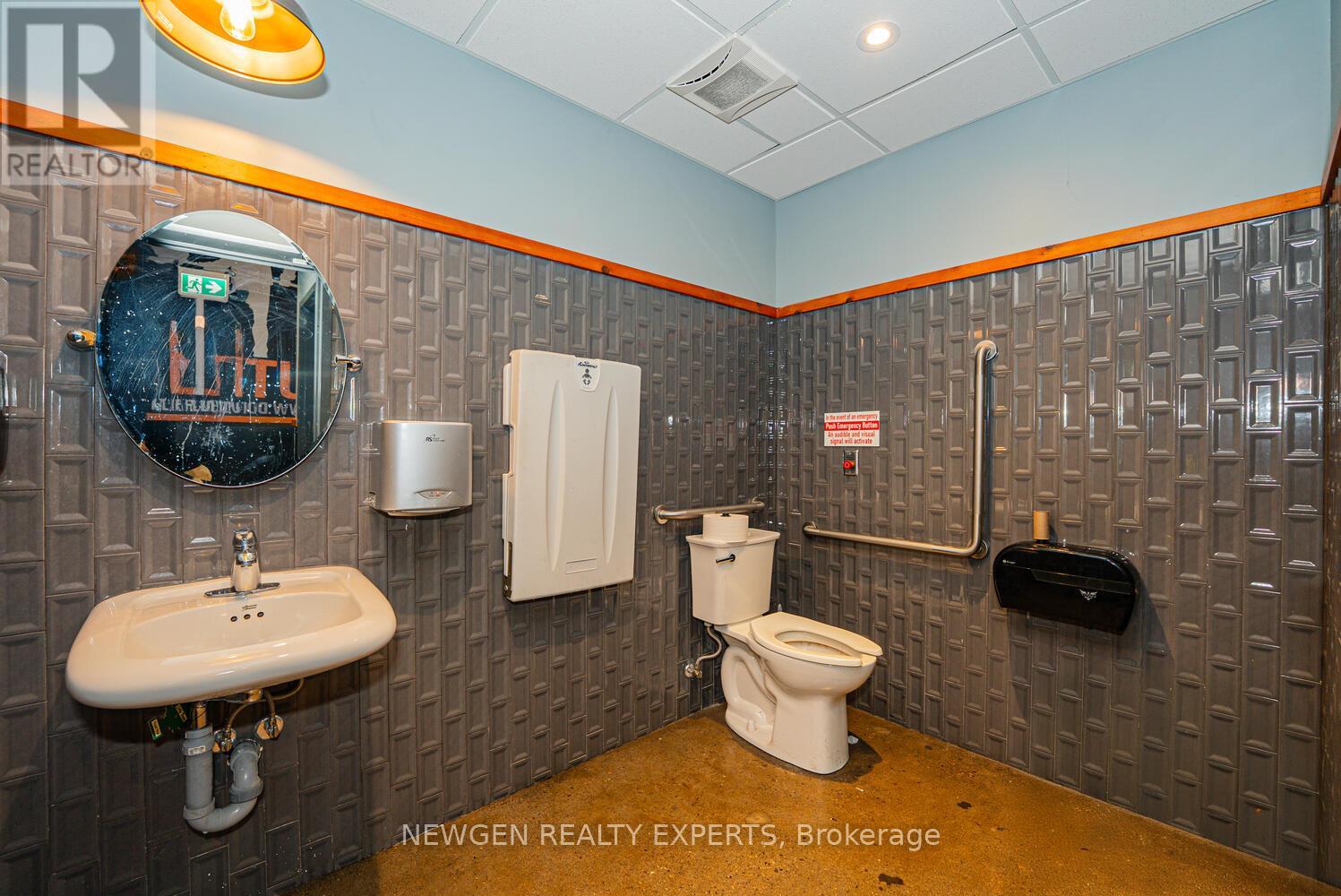 230 Lakeshore Road E, Mississauga, Ontario  L5G 1G7 - Photo 36 - W12772316