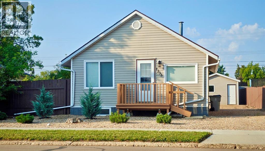 1233 6 Avenue, Wainwright, Alberta