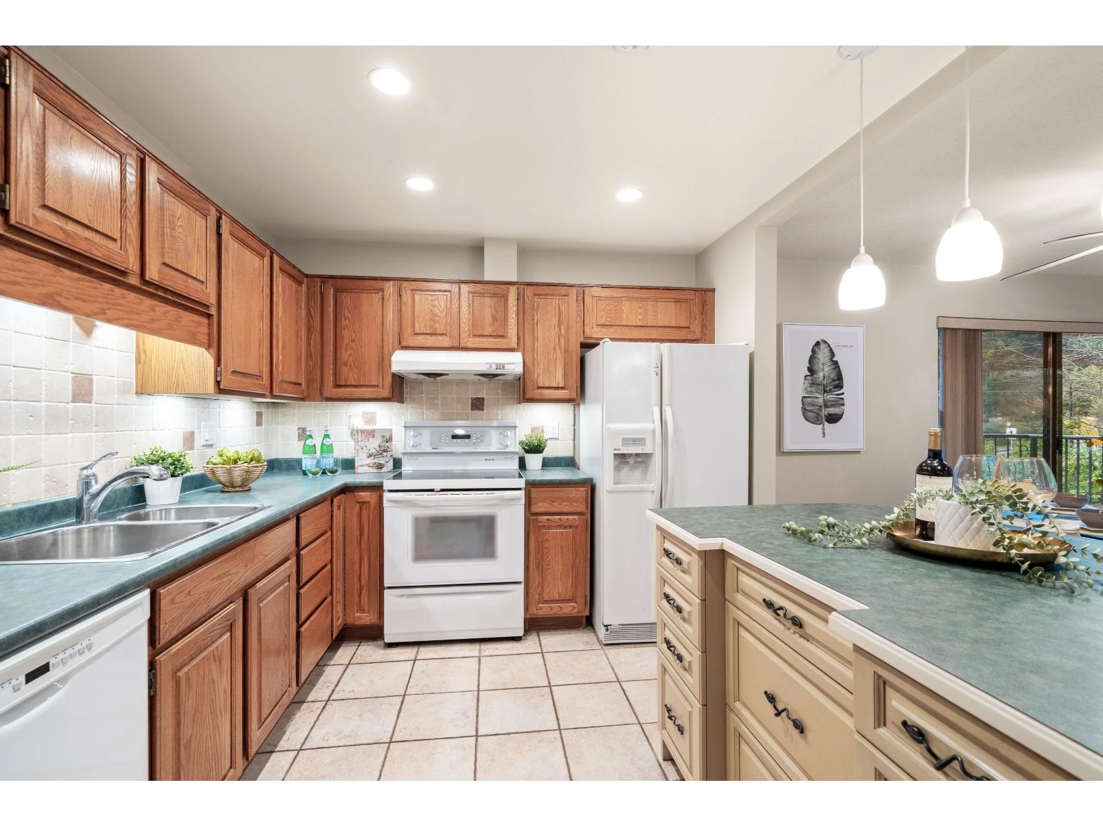 202 14950 Thrift Avenue, White Rock, British Columbia  V4B 2J9 - Photo 5 - R3087037