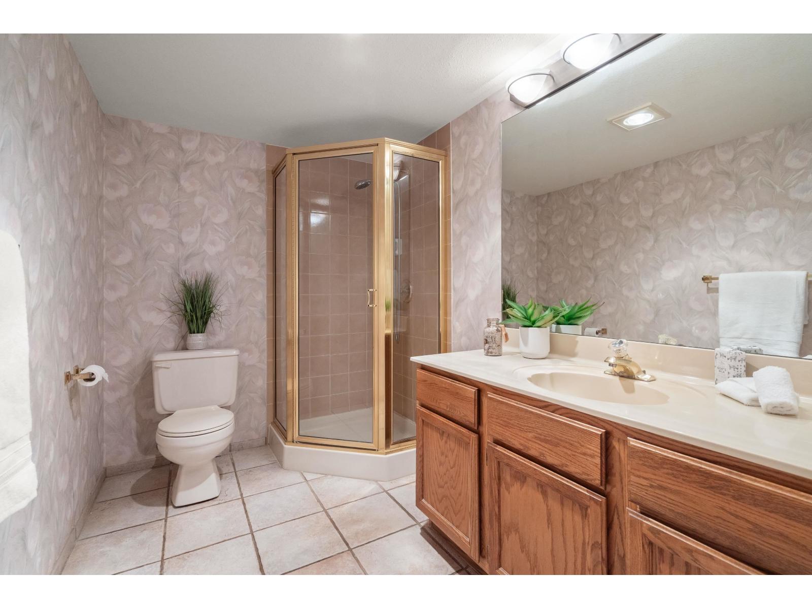 202 14950 Thrift Avenue, White Rock, British Columbia  V4B 2J9 - Photo 23 - R3087037