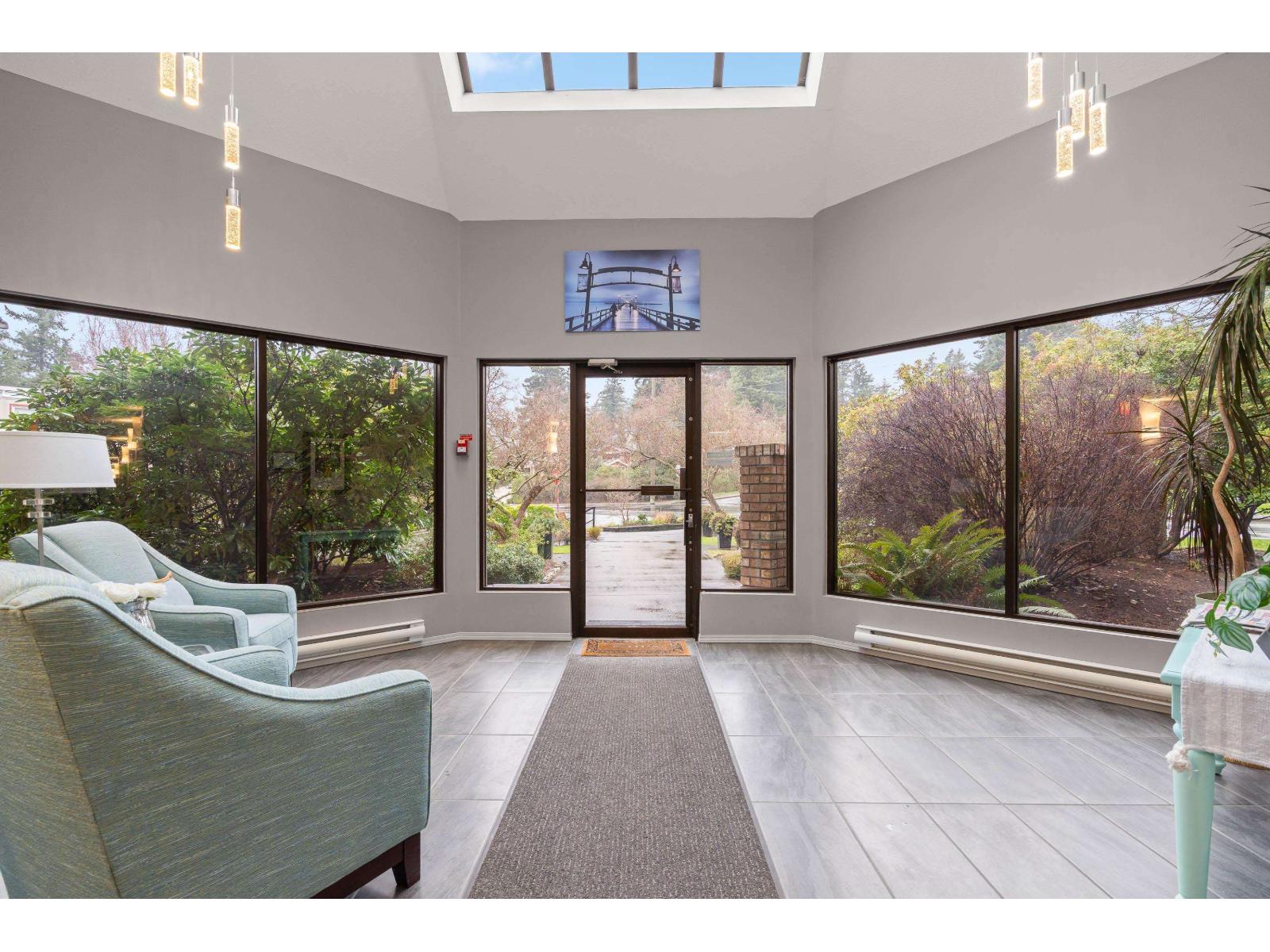 202 14950 Thrift Avenue, White Rock, British Columbia  V4B 2J9 - Photo 3 - R3087037