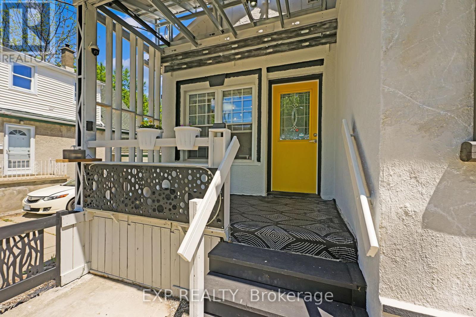 82 Kehl Street, Kitchener, Ontario  N2M 3T9 - Photo 2 - X12772304